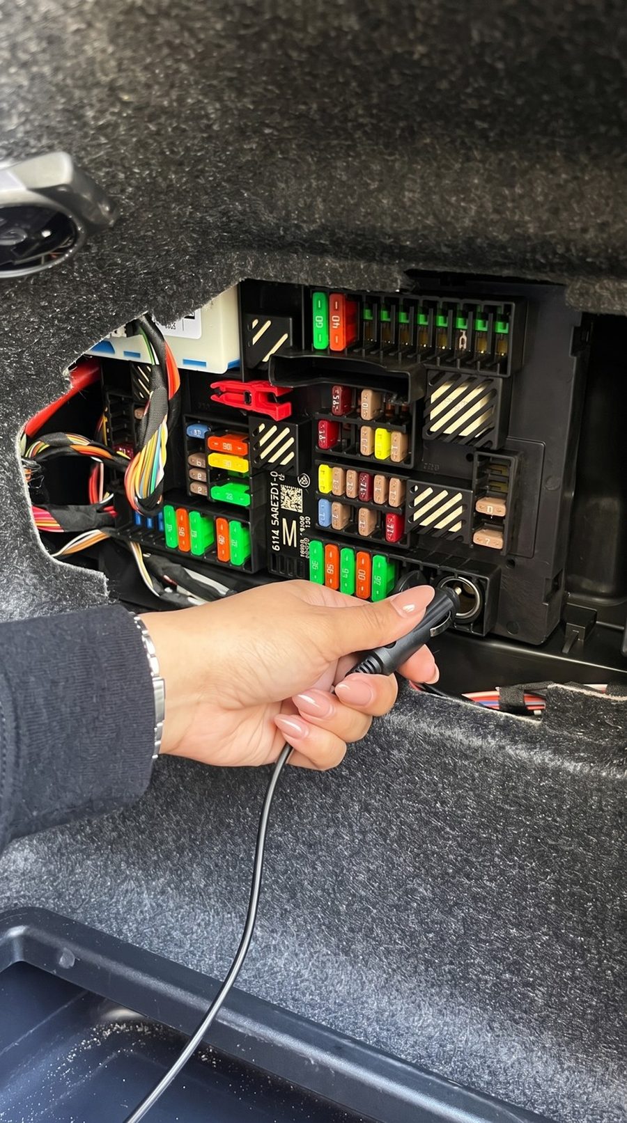 Plugging HALO into the trunk 12V socket